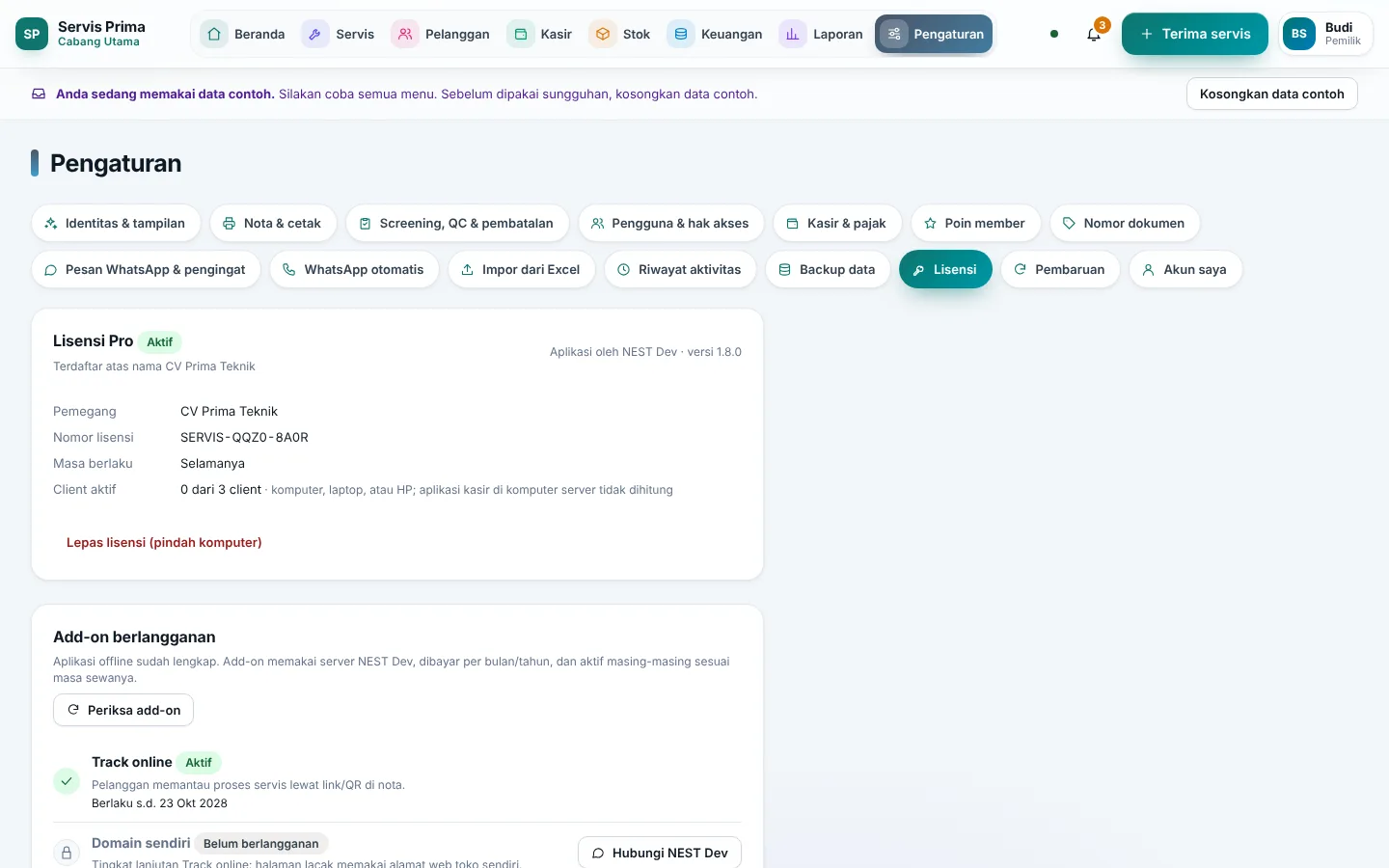 Pengaturan → Lisensi: kode permintaan dengan QR WhatsApp dan tombol Pasang file lisensi